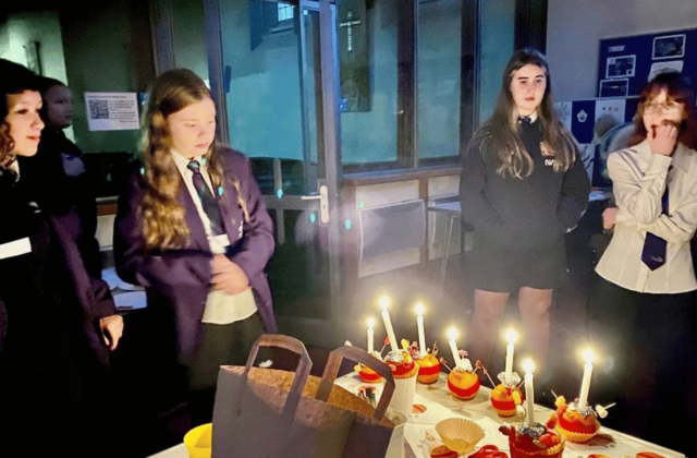 Website photo_HerefordCEAcademy_Christingle.png