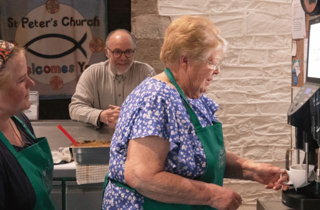 Volunteer Linda Lewis